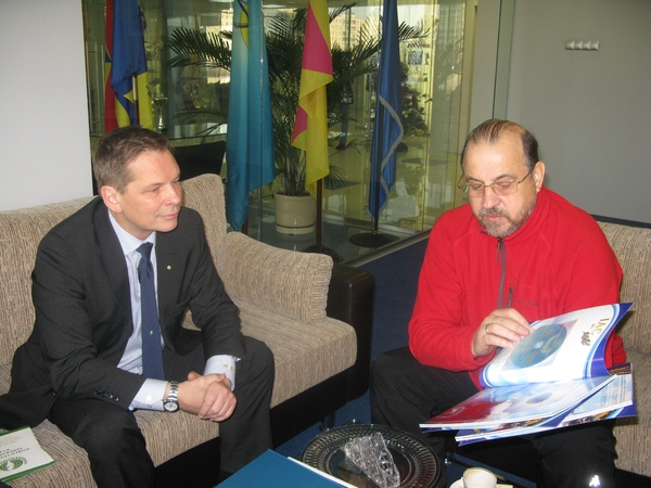 MEETING OF REPRESENTATIVES OF TWO INTERNATIONAL ORGANIZATIONS IN THE IAC HEADQUARTERS