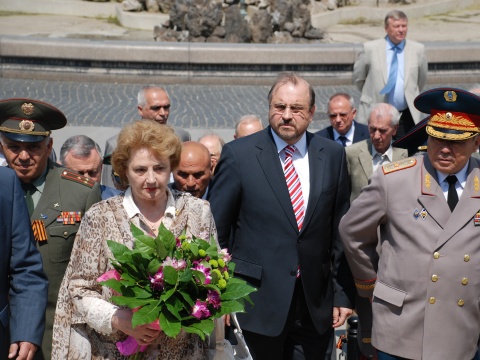 Они знают цену мира